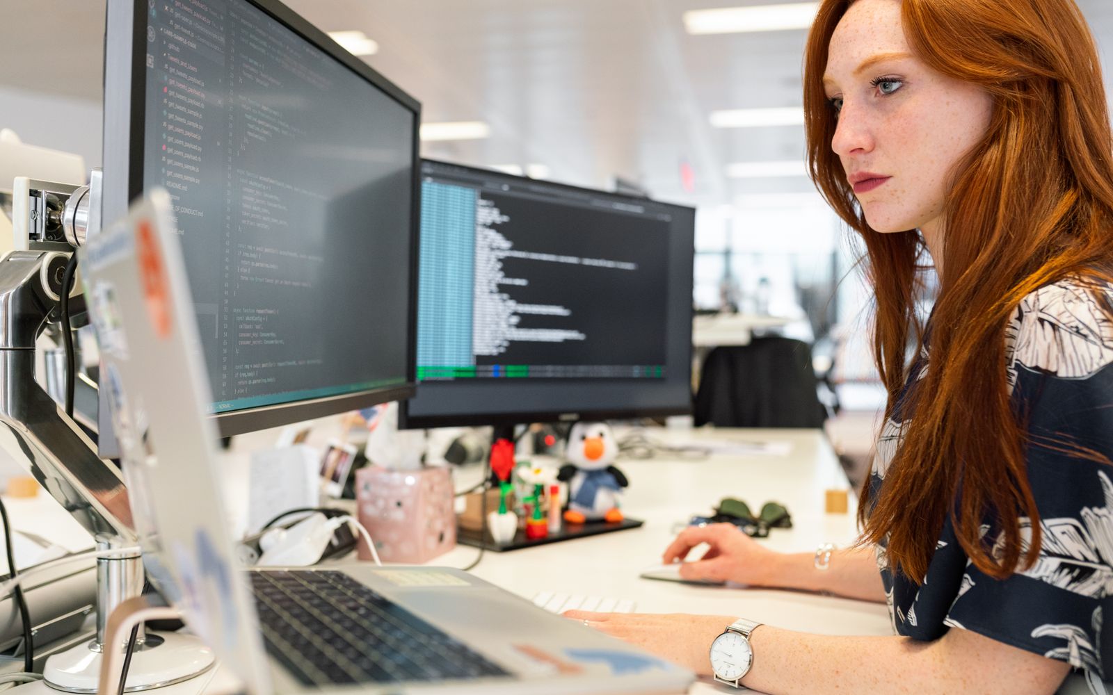 HubSpot vs VartaDesk: Which CRM for WhatsApp, SMS and RCS?